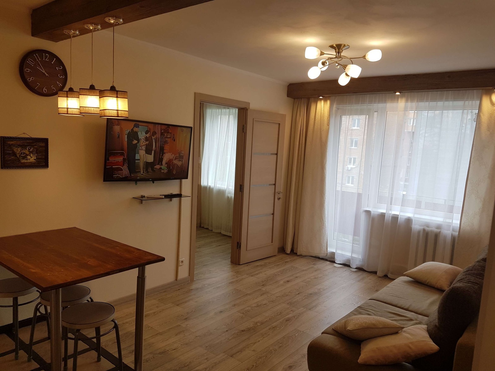 Трехкомнатная квартира на проспекте Острякова 7