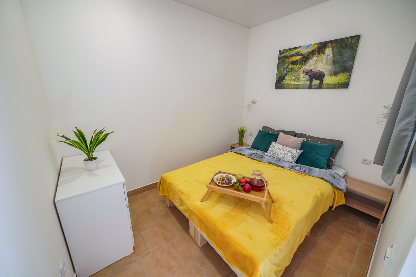 Стильная новая 2-комнатная студия • 40 м² • До 6 гостей