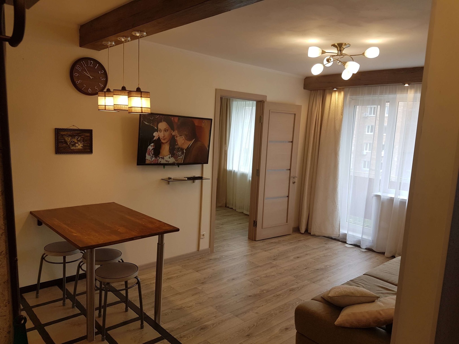 Трехкомнатная квартира на проспекте Острякова 7