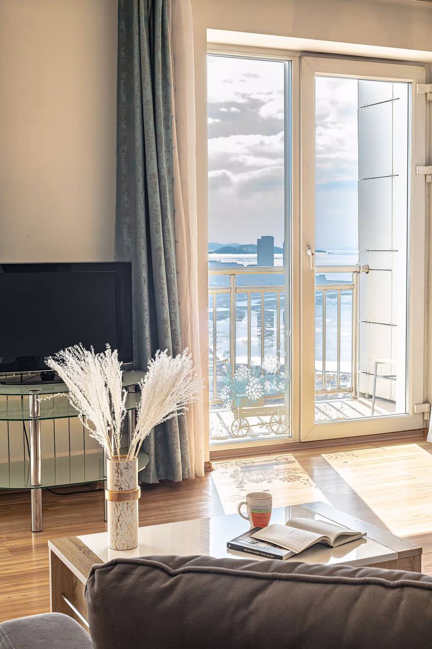 Шикарная двухкомнатная 85 кв. на Набережной (центр)