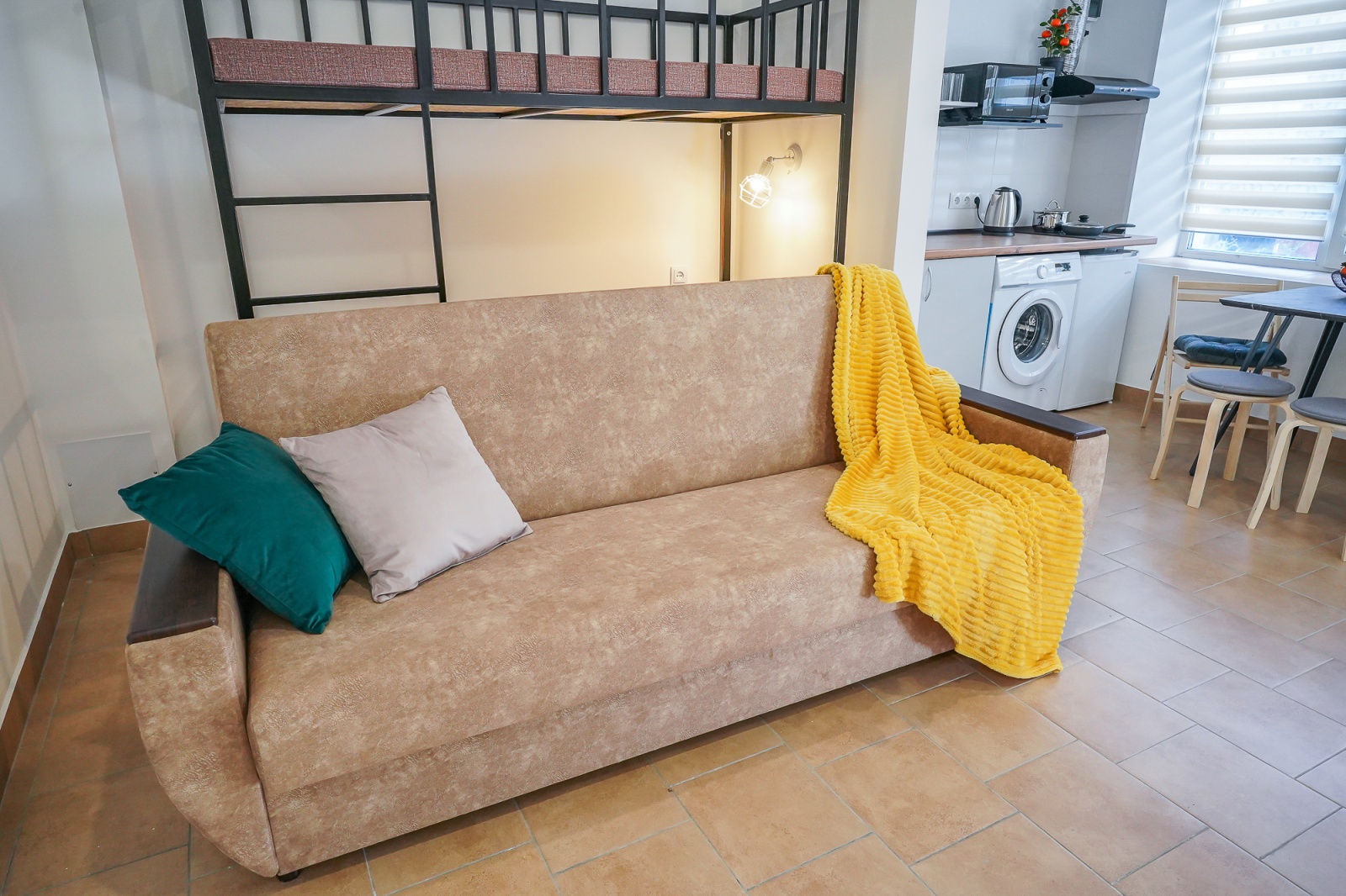 Стильная новая 2-комнатная студия • 40 м² • До 6 гостей