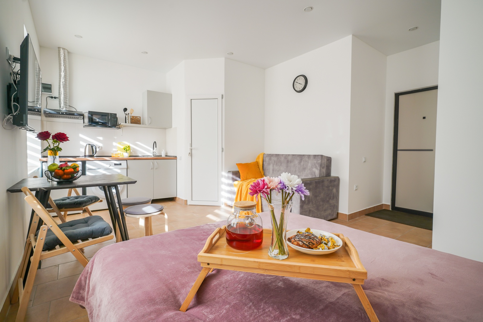 Светлая 1-комнатная студия • 20 м² • До 4 гостей