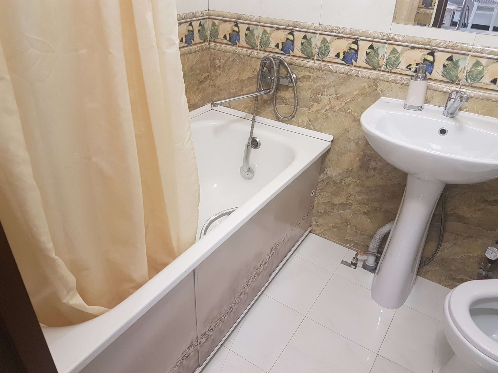 Трехкомнатная квартира на проспекте Острякова 7