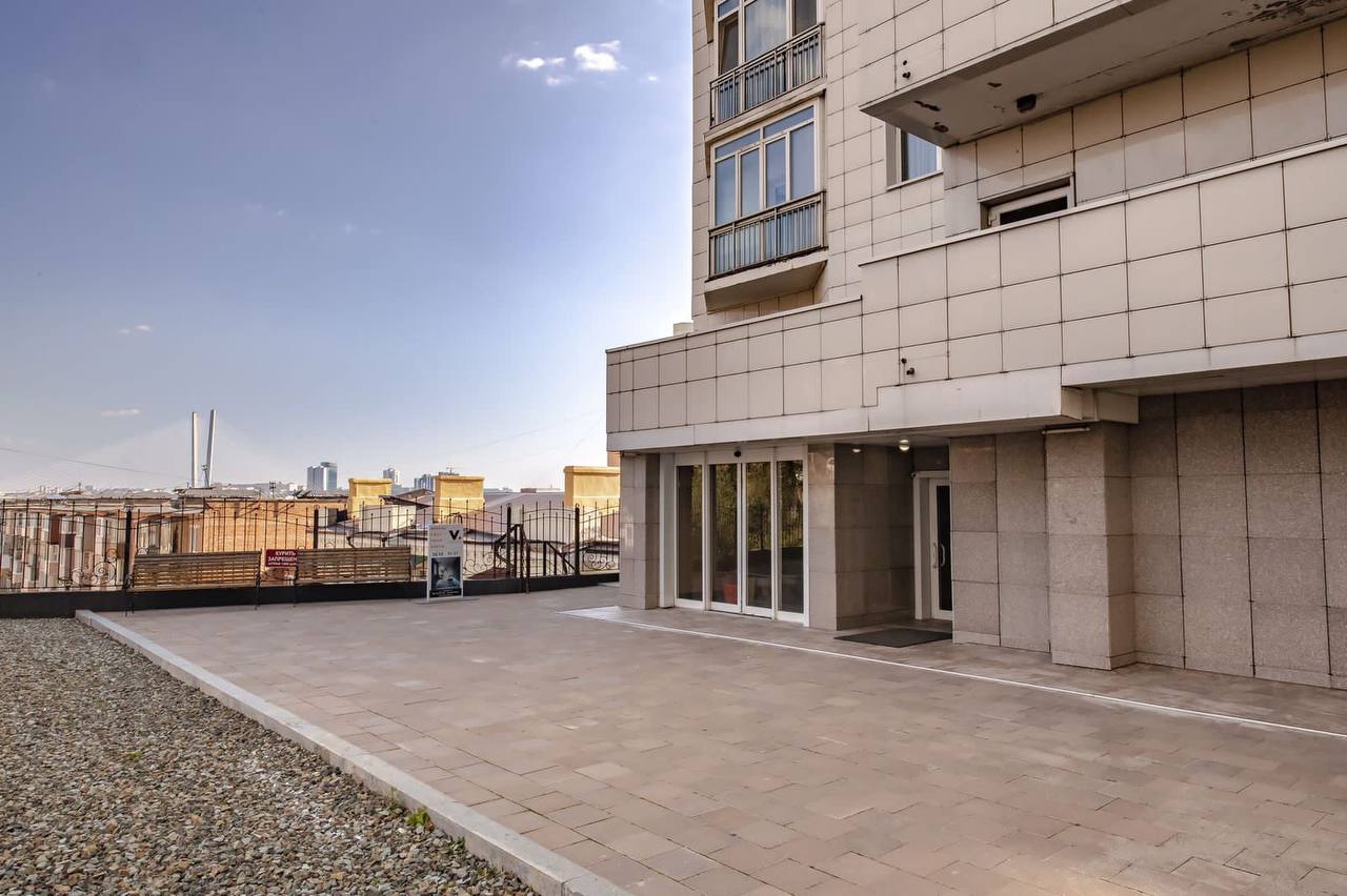 Шикарная двухкомнатная 85 кв. на Набережной (центр)