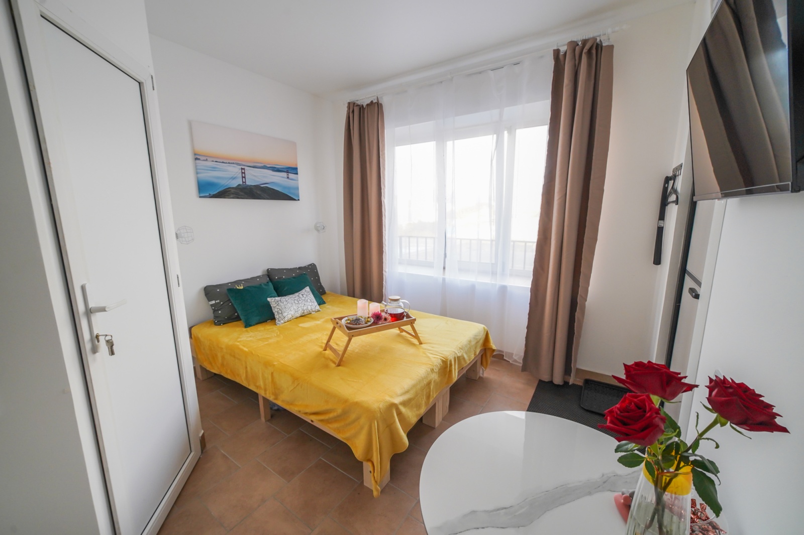 Стильная 1-комнатная студия • 12 м² • До 2 гостей