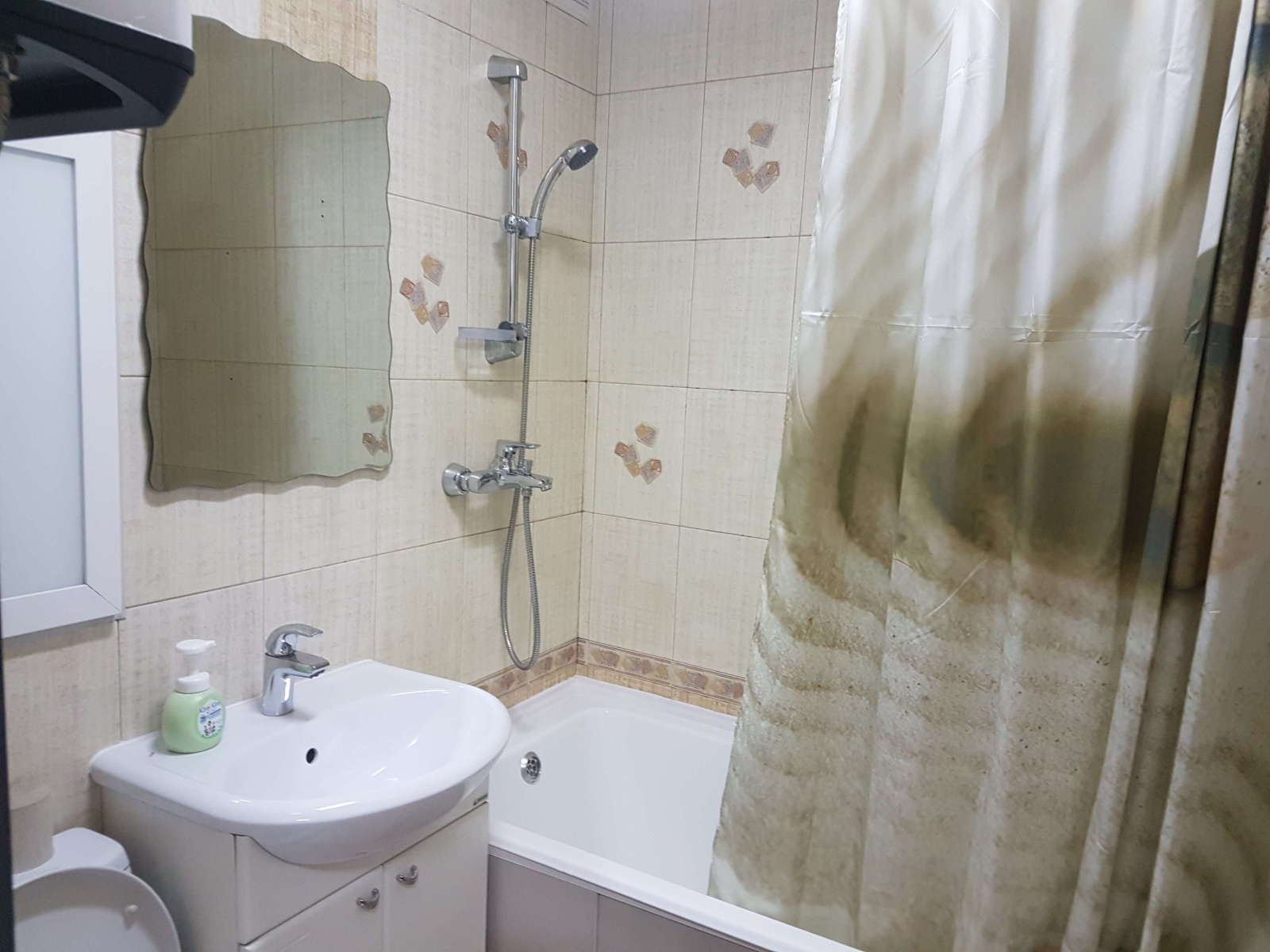 Двухкомнатная квартира на проспекте 100-летия Владивостока 46