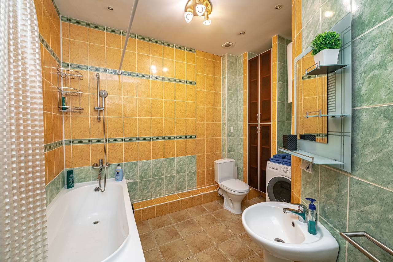 Шикарная двухкомнатная 85 кв. на Набережной (центр)