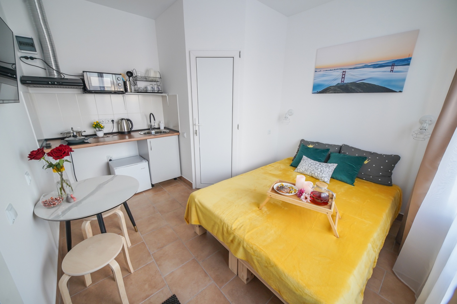 Стильная 1-комнатная студия • 12 м² • До 2 гостей