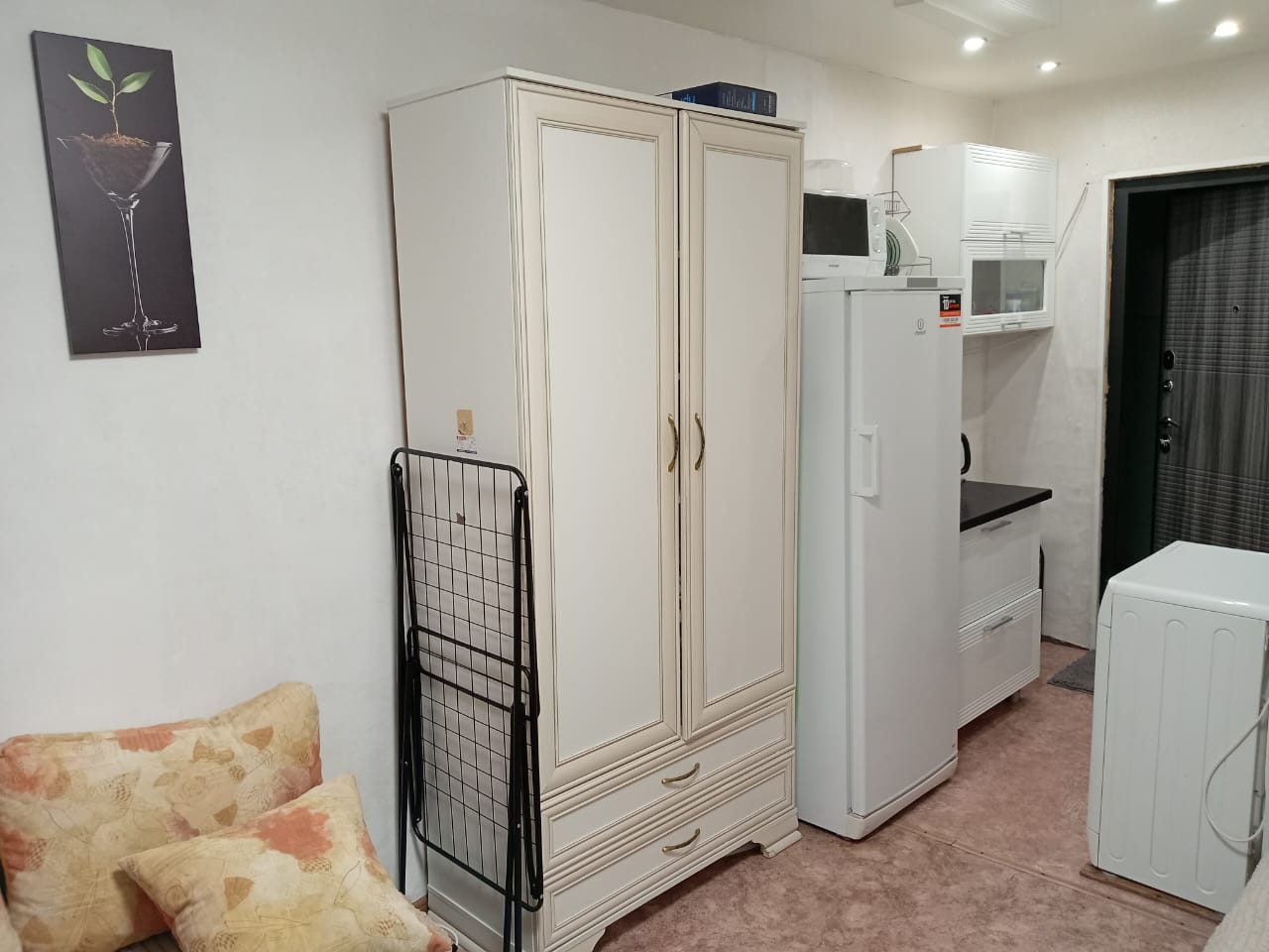 Чистая, уютнaя, светлая студия в тихoм pайонe