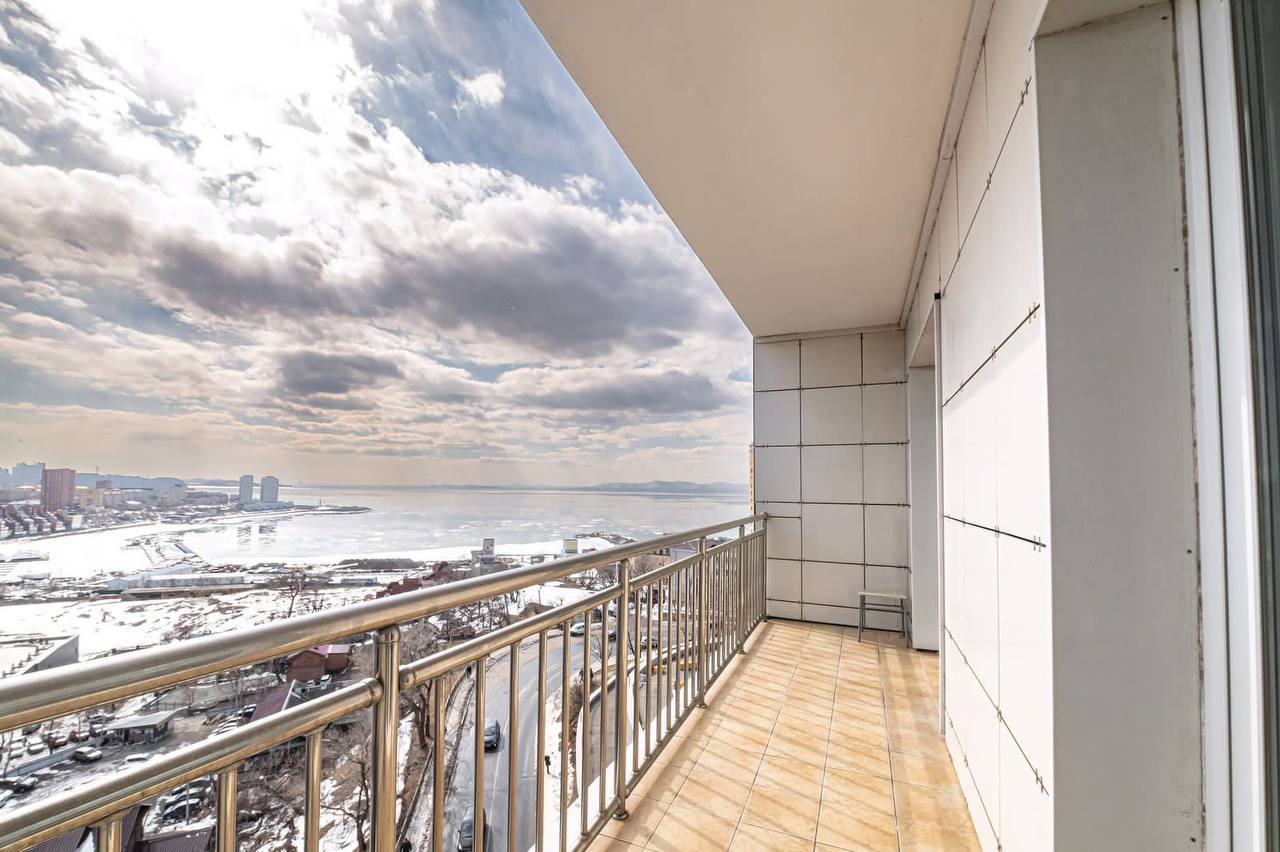 Шикарная двухкомнатная 85 кв. на Набережной (центр)