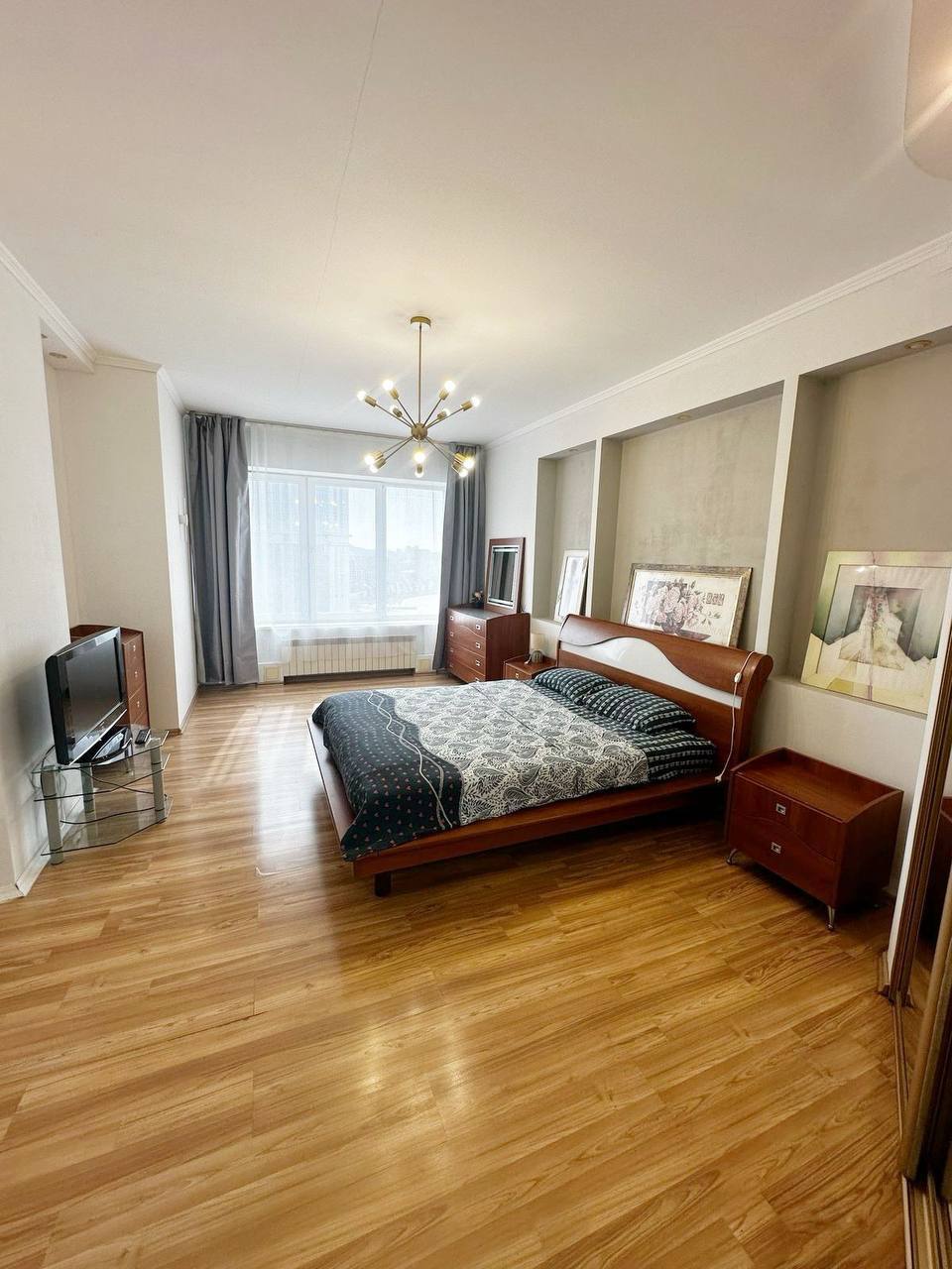 Шикарная двухкомнатная 85 кв. на Набережной (центр)