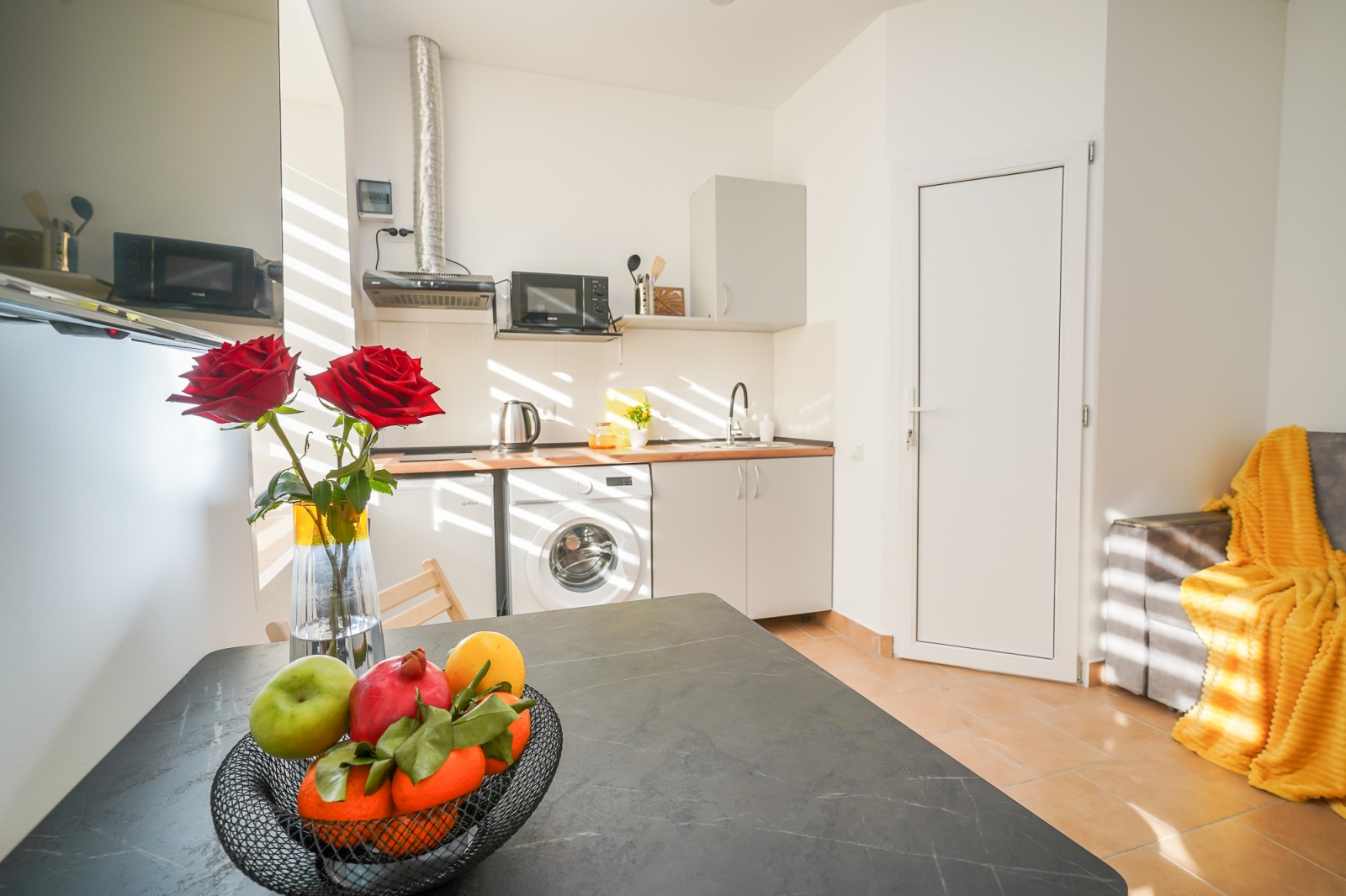 Светлая 1-комнатная студия • 20 м² • До 4 гостей