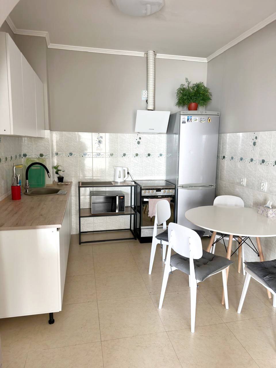 Шикарная двухкомнатная 85 кв. на Набережной (центр)