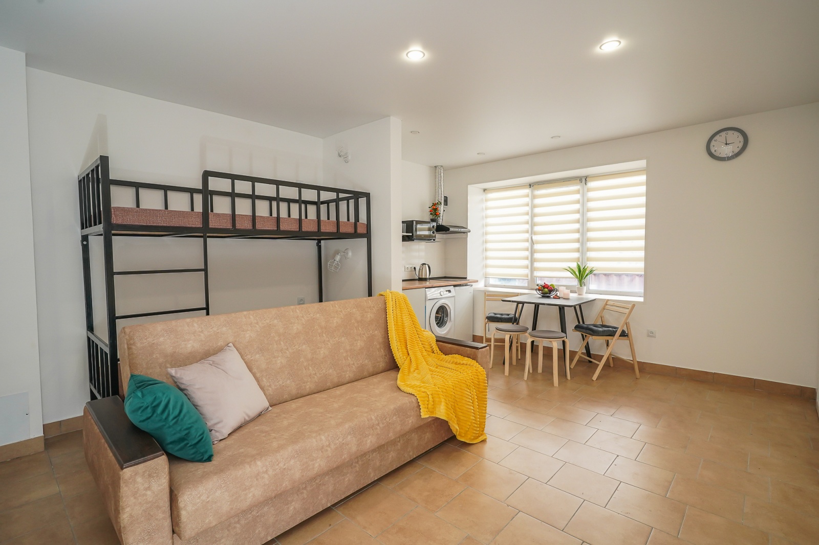 Стильная новая 2-комнатная студия • 40 м² • До 6 гостей