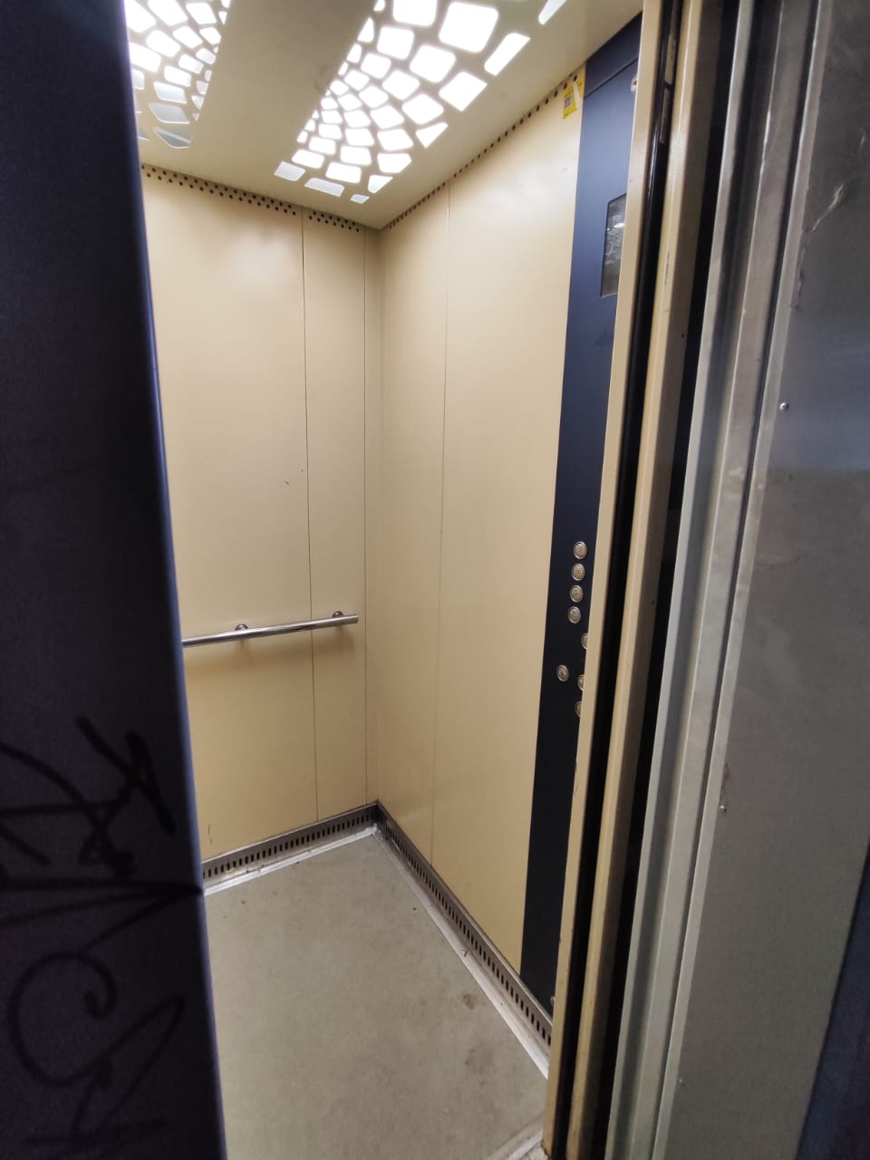 Чистая, уютнaя, светлая студия в тихoм pайонe