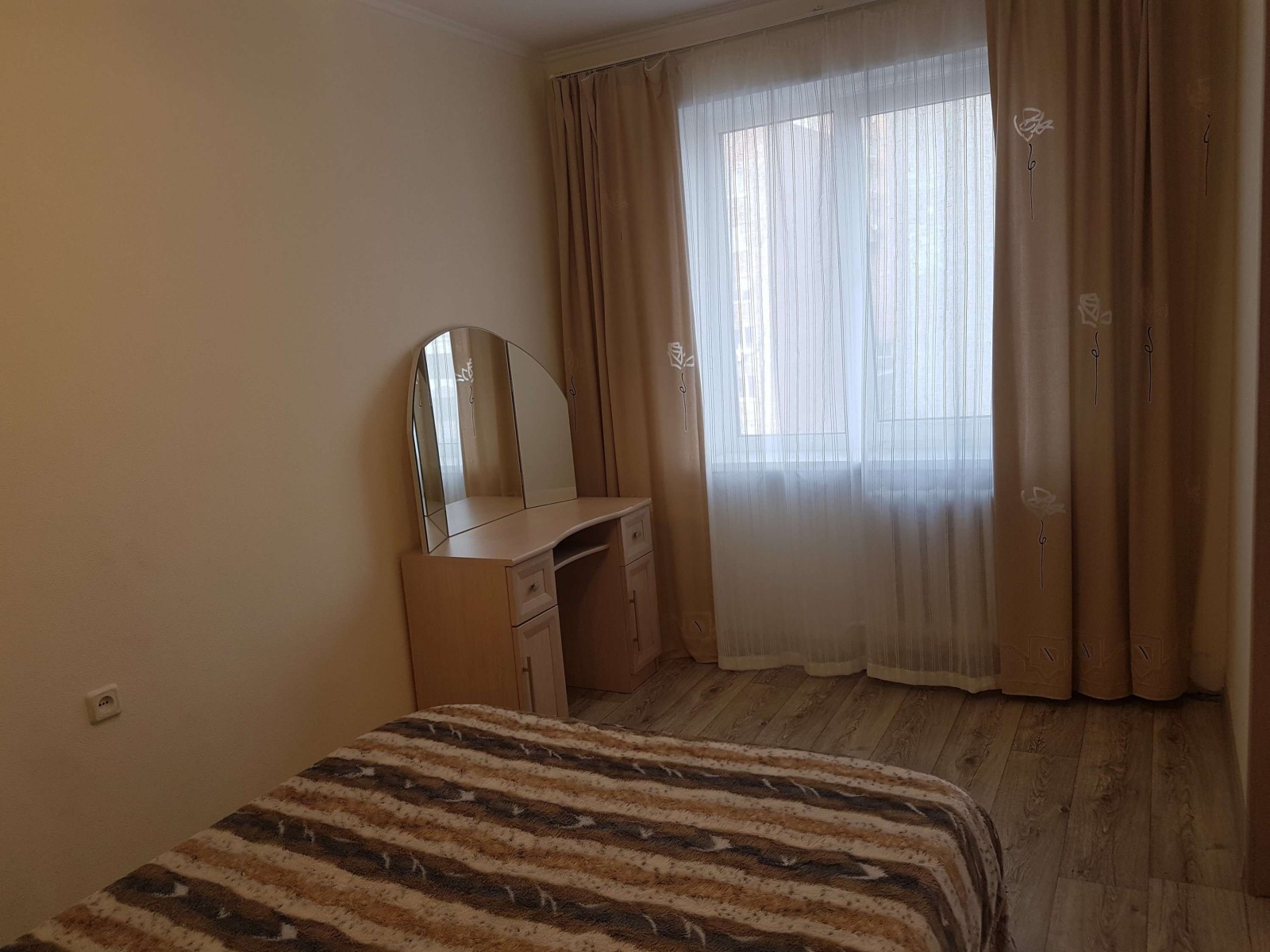 Трехкомнатная квартира на проспекте Острякова 7